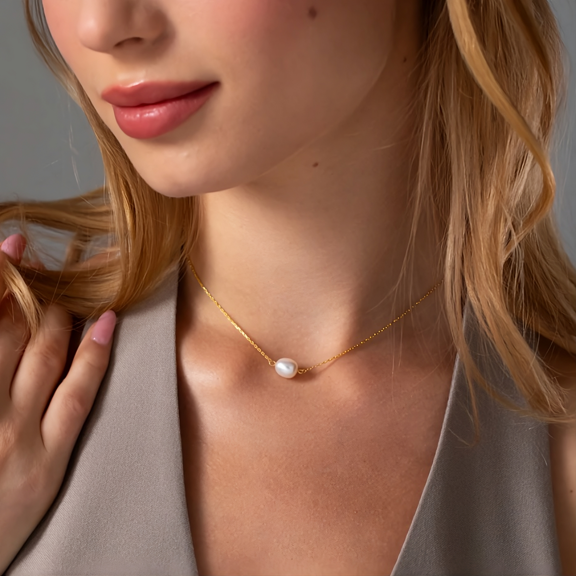 Minimalist Pearl Necklace